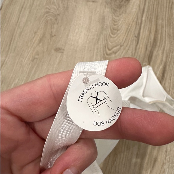 Chantelle Aeria Lightweight Mesh Convertible Bra - Picture 4 of 5